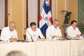 La decisión de congelar los precios de los hidrocarburos busca evitar el traslado de alzas internacionales a los consumidores dominicanos. (Cortesía: Gobierno de República Dominicana)