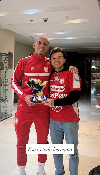Santiago Vanegas "Santi Fe" junto a Franco Fagúndez, delantero de Independiente Santa Fe - crédito @elsantife/Instagram