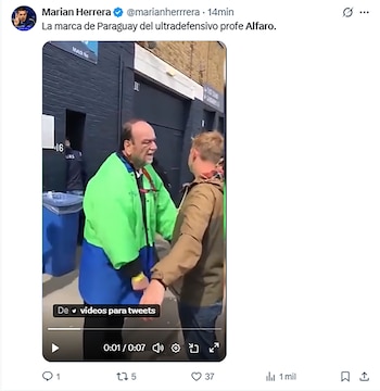 Captura de pantalla de un tuit que muestra un video con dos hombres conversando, uno con chaqueta verde y azul, el otro con chaqueta marrón