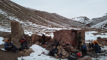 Rescataron a cuatro personas que se habían extraviado en medio de la Cordillera de los Andes