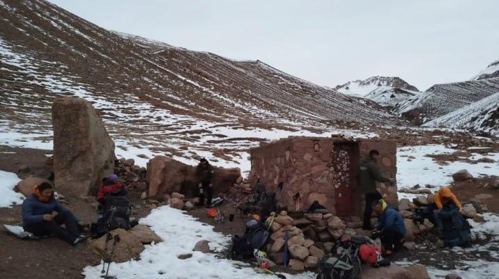 El Grupo Especializado en Alta Montaña activó un operativo de búsqueda en el Cerro Penitentes tras una alerta recibida por el Escuadrón 27 Uspallata