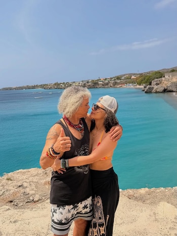 El exfutbolista estuvo en Curazao, acompañado de su familia, debido a su participación del Torneo de Leyendas del Fútbol realizado en la isla caribeña en abril - crédito @pibevalderramap/Instagram