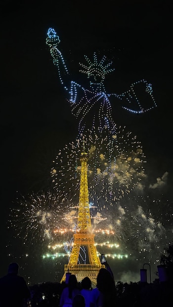 La familia coincidió en la capital francesa con la celebración del Día Nacional de Francia, una de las fechas más festejadas del calendario parisino