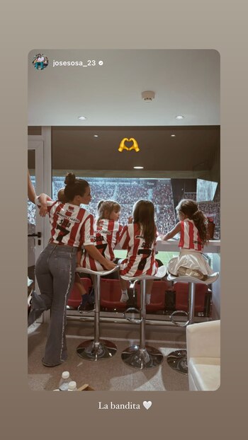 Camila Homs junto a sus