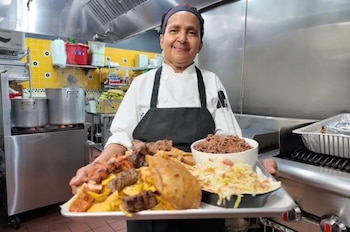 Norma Ramírez abrió La Fritanga en Las Vegas en mayo de 2025 tras una travesía migratoria y años de trabajo precario. (Foto: Confidencial.digital)