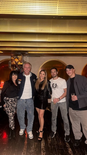 La modelo junto a amigos y excolegas como Marixa Balli, Marley y Alex Pelao (Instagram)