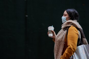 Las muertes por coronavirus en el mundo ya superan las 3 000, siendo China el país que concentra el mayor número con 2,912 fallecidos. (Foto: REUTERS)
