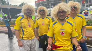 La hinchada tricolor comienza a llenar las inmediaciones del estadio en la previa del partido de Colombia - crédito Jesús F. Beltrán/Infobae