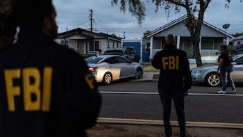 El FBI suma pruebas del fraude de USD 12 millones contra personas sin hogar en Los Ángeles: autos restaurados, una discoteca y vacaciones en Tahití