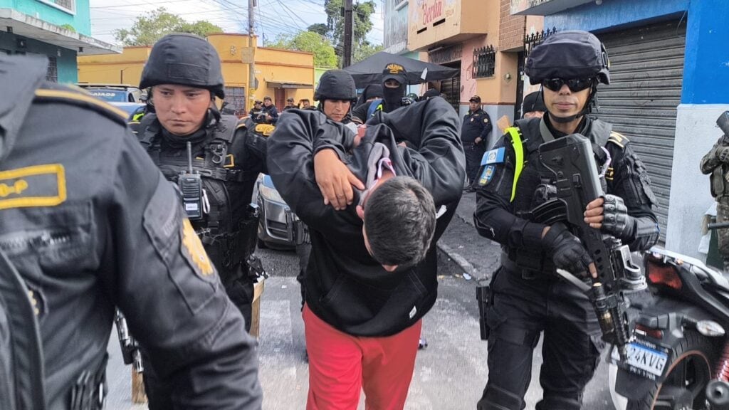 Los más de 30 acusados seguirán en prisión preventiva hasta que un Tribunal de Sentencia Penal fije el inicio del juicio por el caso de la Mara Salvatrucha en Guatemala. (MINGOB Guatemala) (Mingob Guatemala)
