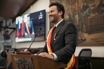 Gusi recibe la Cruz de