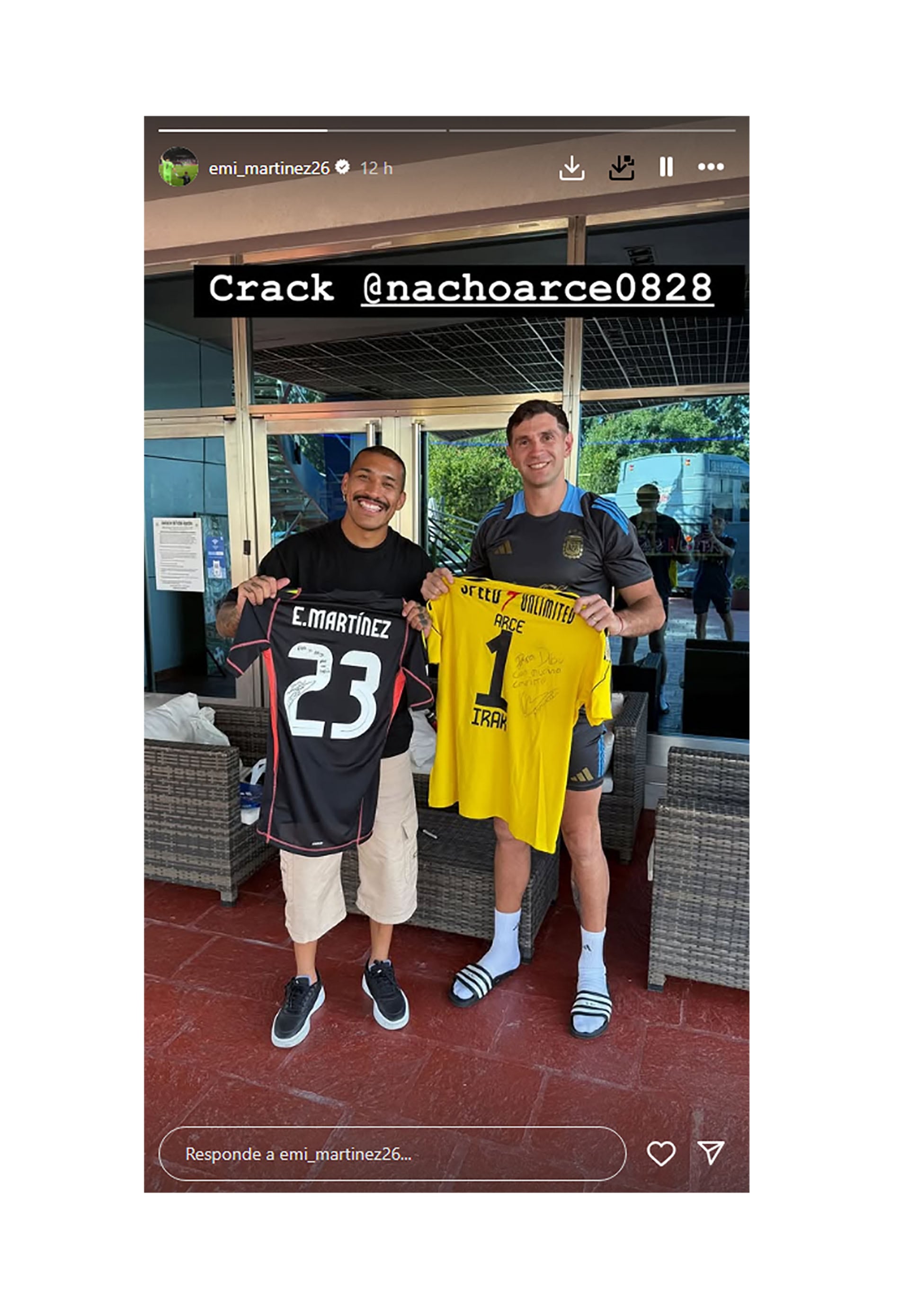 El encuentro del Dibu Martínez con Nacho Arce en Ezeiza