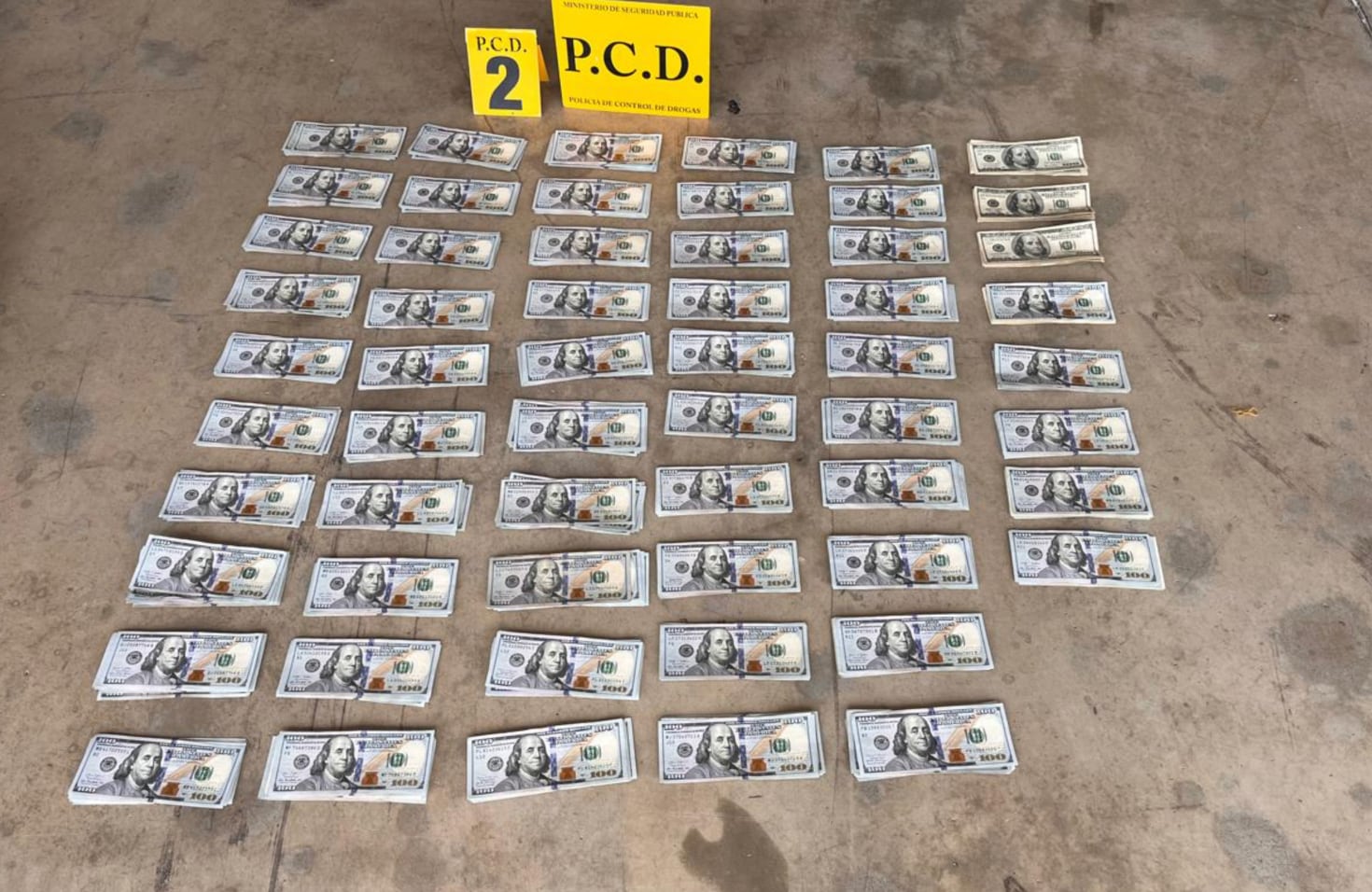 Además de la droga, las autoridades decomisaron US$58.000, ₡1,4 millones en efectivo y el vehículo utilizado para el traslado. Crédito: MSP