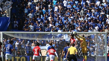 Millonarios radicó queja formal ante la Comisión en contra del arbitraje de Andrés Rojas en el clásico ante Santa Fe