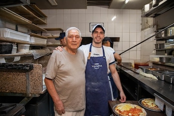 Ernesto trabajó en la pizzería