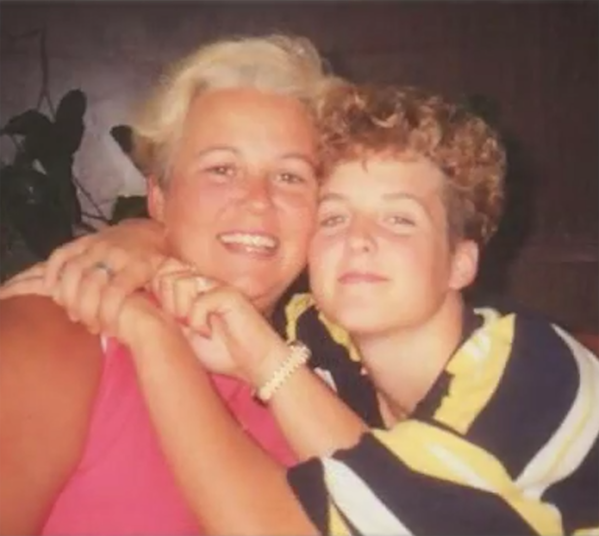 Amy Bradley junto a su madre