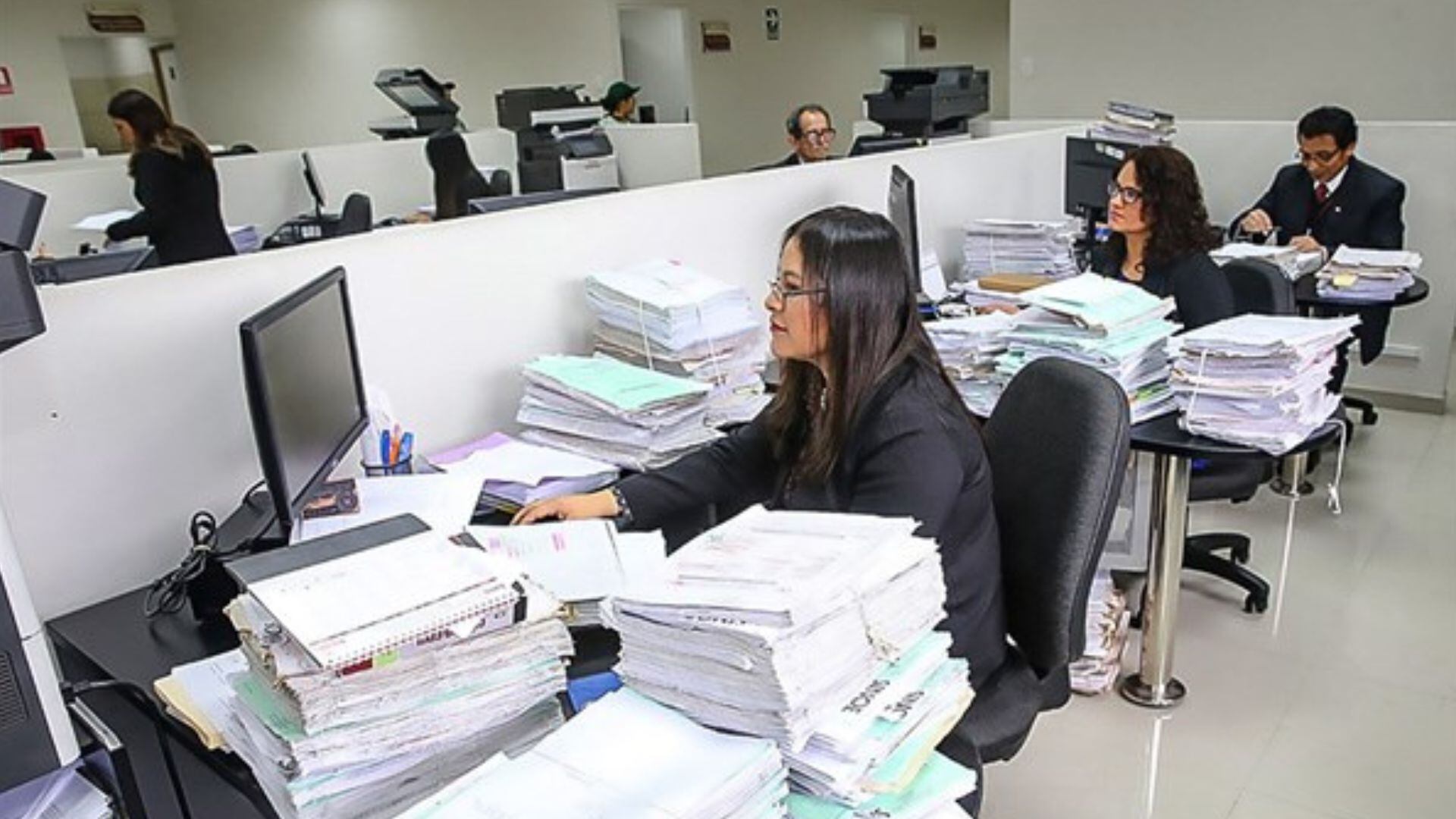 Aprobaron la CTS y gratificación para los trabajadores CAS en Comisión de Presupuesto. Pero falta el Pleno. - Crédito Difusión