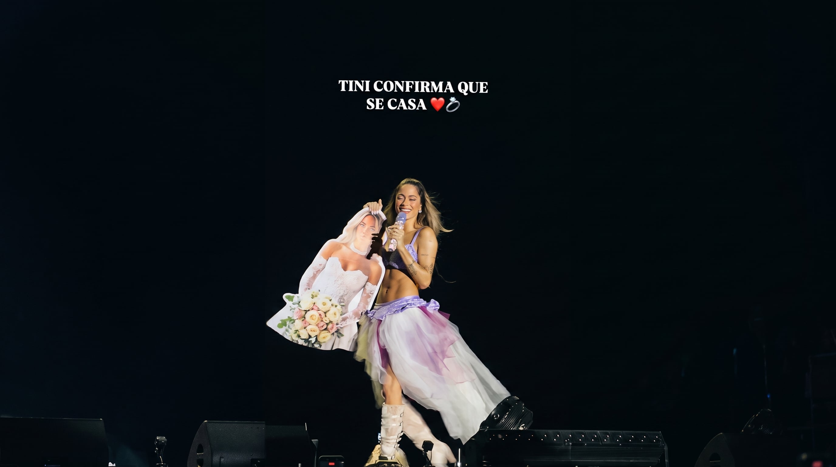 La cantante volvió a referirse a su casamiento al agarrar un cartel que realizó uno de sus fans en Ecuador (Imagen Ilustrativa Infobae)