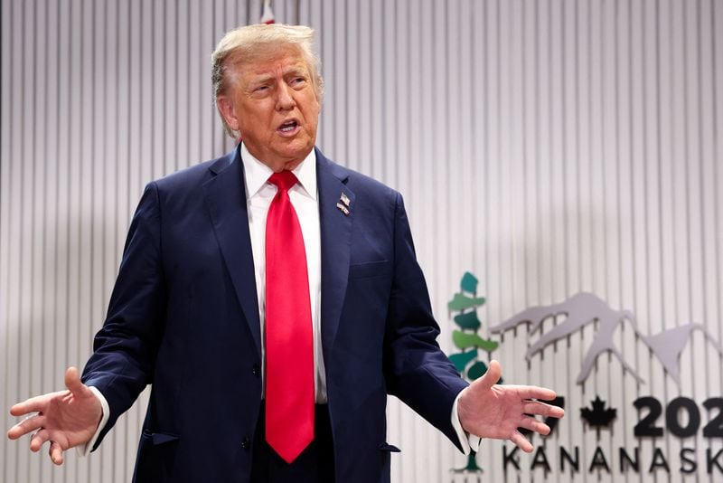 Estados Unidos prohibirá desde el 29 de septiembre la importación de lácteos, motocicletas y la mayoría de las bebidas alcohólicas provenientes de Canadá. (Kevin Lamarque/Reuters)