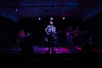 A través de sus redes