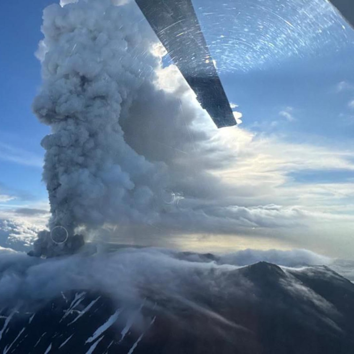 Después de más de 400 años inactivo, entró en erupción el volcán ruso Krasheninnikov - Infobae