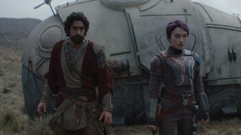 Ezra Bridger (Eman Esfandi) y