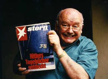 Konrad Kujau, quien supuestamente había encontrado los cuadernos, era un ilustrador que decía dedicarse a rastrear todo tipo de objetos relacionados con la Segunda Guerra Mundial, pero en realidad era un falsificador en serie