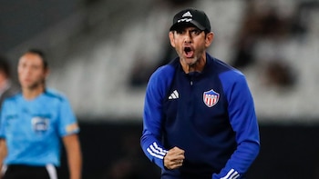 Arturo Reyes ‘sacó el paraguas’ por campaña de Junior en Libertadores: “Es un grupo complejo”