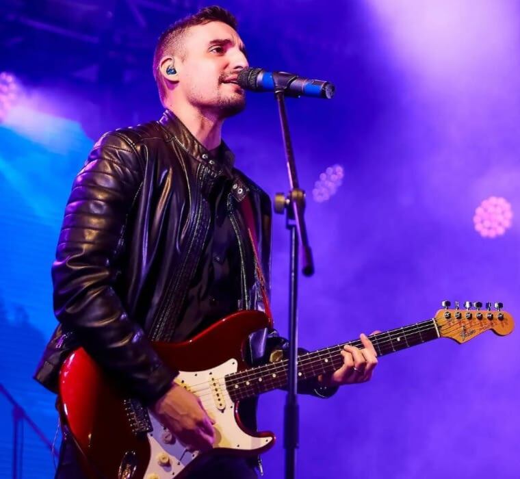 Guillermo López se graduó como odontólogo en Venezuela, pero también se dedica a la música, profesión que ejerce en Ucrania