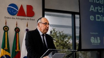 El rabino Fishel Szlajen publicó “Cuidar sin Matar”, una respuesta bioética e institucional al debate sobre la eutanasia