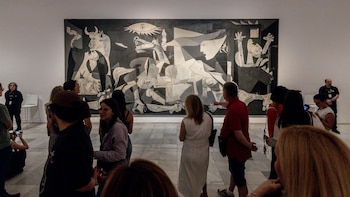 Pradales dice que el Reina Sofía ha "desempolvado" un informe de hace 25 años para negar el traslado del 'Guernica'