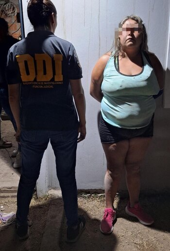 La policía detuvo a tres