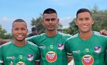 Aniket Bharti en medio de