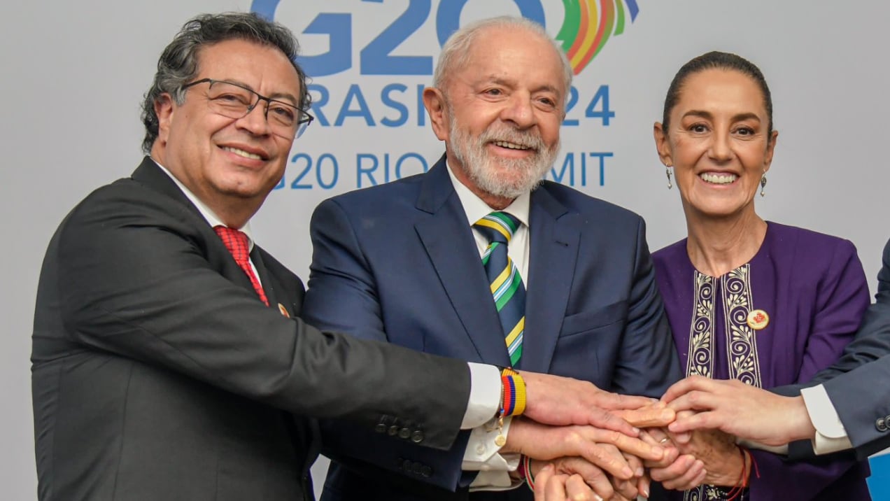 Gustavo Petro (Colombia), Lula da Silva (Brasil) y Claudia Sheinbaum (México) se saludan en el G20 de Río de Janeiro