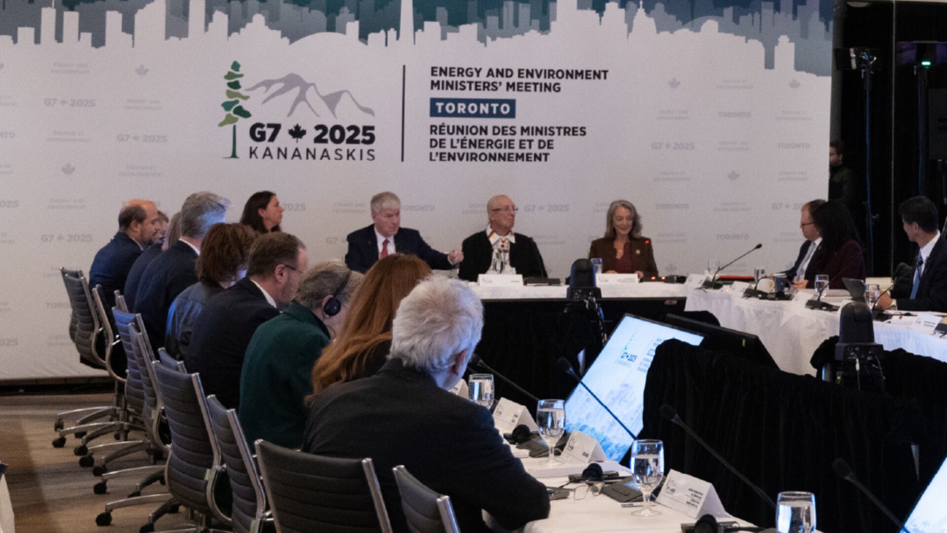 Ministros del G7 debaten durante el primer día de la reunión de ministros de Energía y Medio Ambiente del G7 en Toronto, Ontario (X)