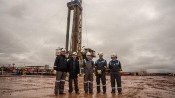 El diplomático y los funcionarios