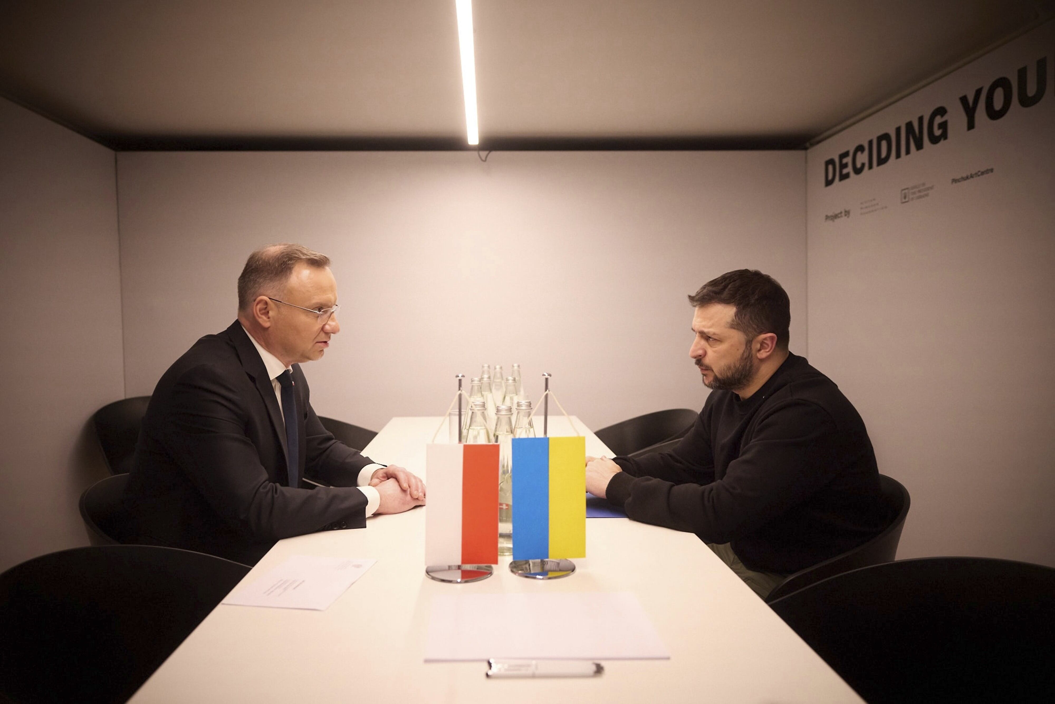 Zelensky conversa con el presidente polaco Andrzej Duda, aliado de Kiev frente a la invasión rusa (Foto: Europa Press)