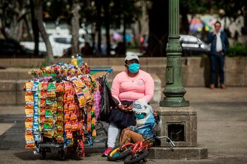 Guatemala es el país con mas muertes por la covid-19 en Centroamérica (3.832), seguido por Panamá (2.800 defunciones) y Honduras (2.760), de acuerdo a recuentos oficiales. EFE/Esteban Biba/Archivo