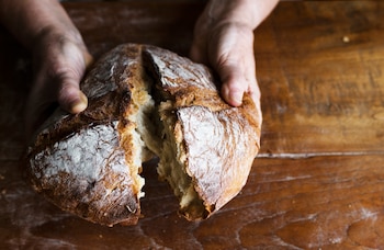 Pan de pueblo (Magnific)