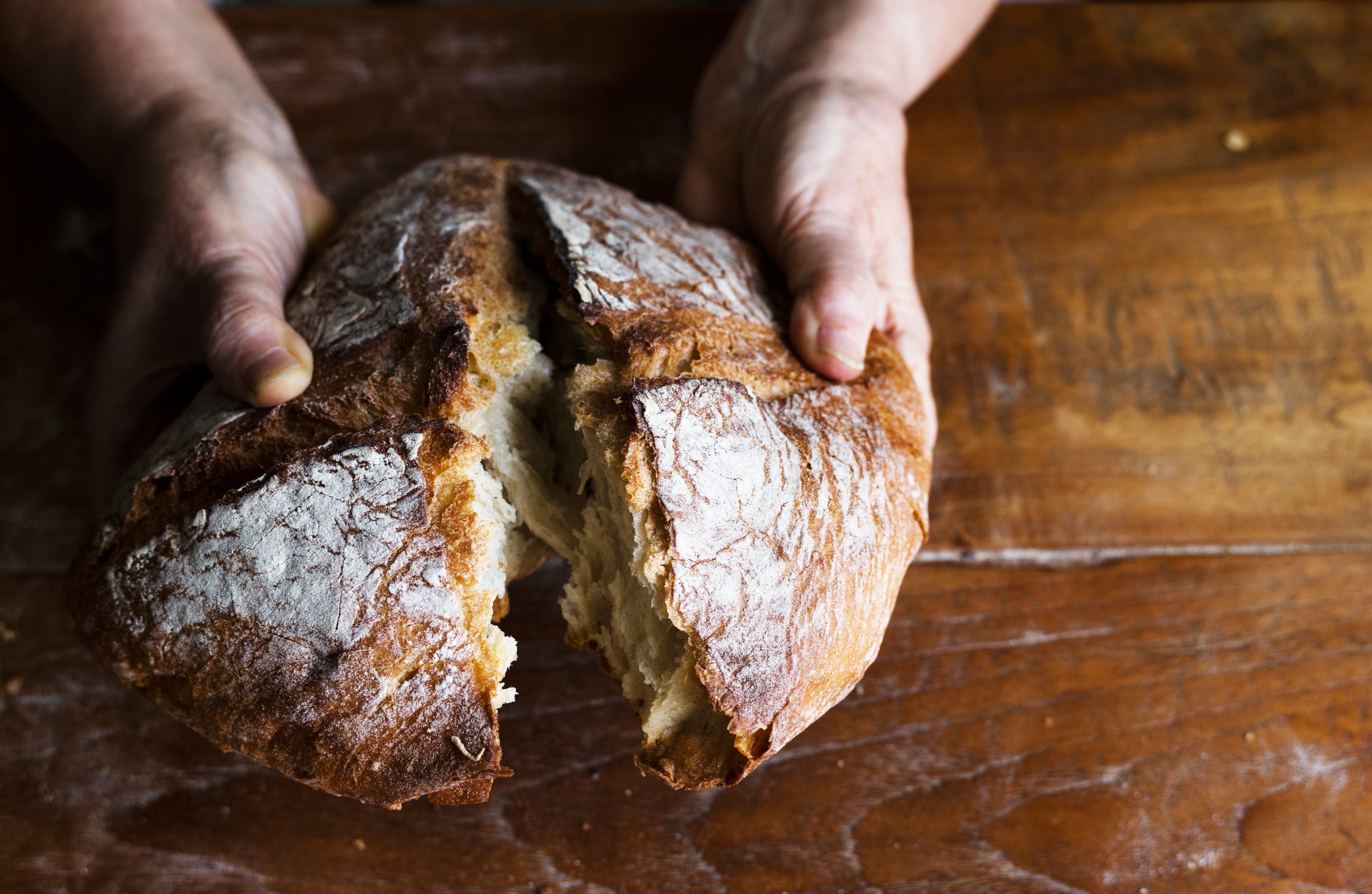 Pan de pueblo (Magnific)