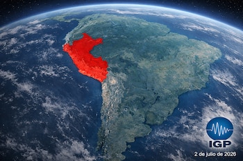 Imagen satelital de la Tierra con el continente sudamericano; Perú está resaltado en rojo. Incluye el logo del IGP y la fecha 2 de julio de 2026.