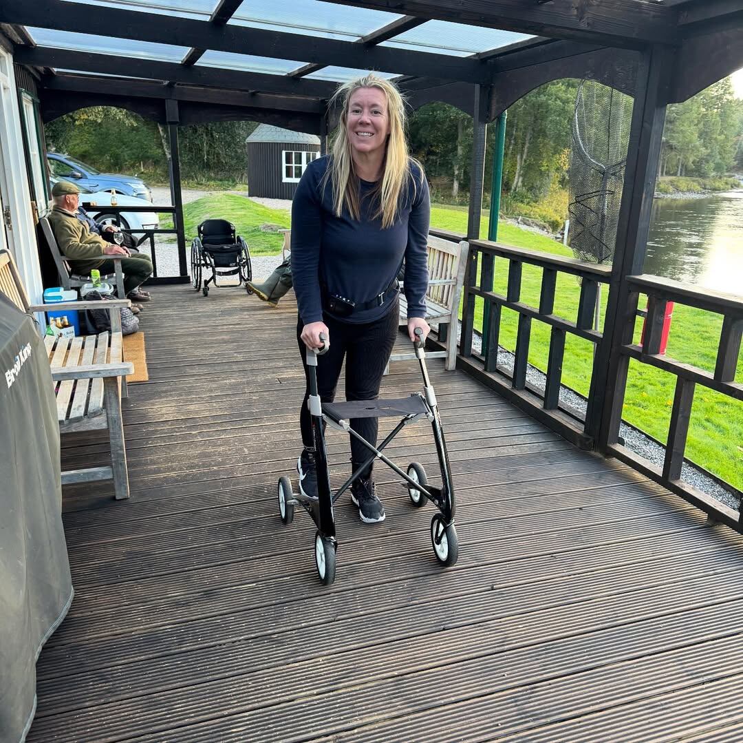 Tras años en silla de ruedas, Edwards prueba una innovación médica inédita en Europa (@suzanne__edwards)