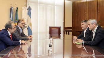 Reunión entre Jorge Ferraresi interventor de ENRE Walter Martello y autoridades de Edesur, Juan Carlos Blanco y su gerente Valter Moro