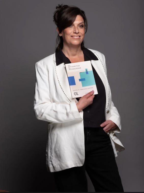 La investigadora argentina Gaby Piccoli estudia el autosabotaje integrando neurociencia, conciencia y prácticas energéticas en su colección Autosabotaje