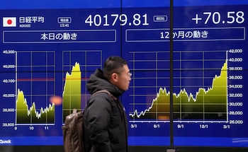 El índice Nikkei bajó más