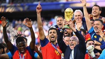 Luis de la Fuente renueva como seleccionador hasta 2032