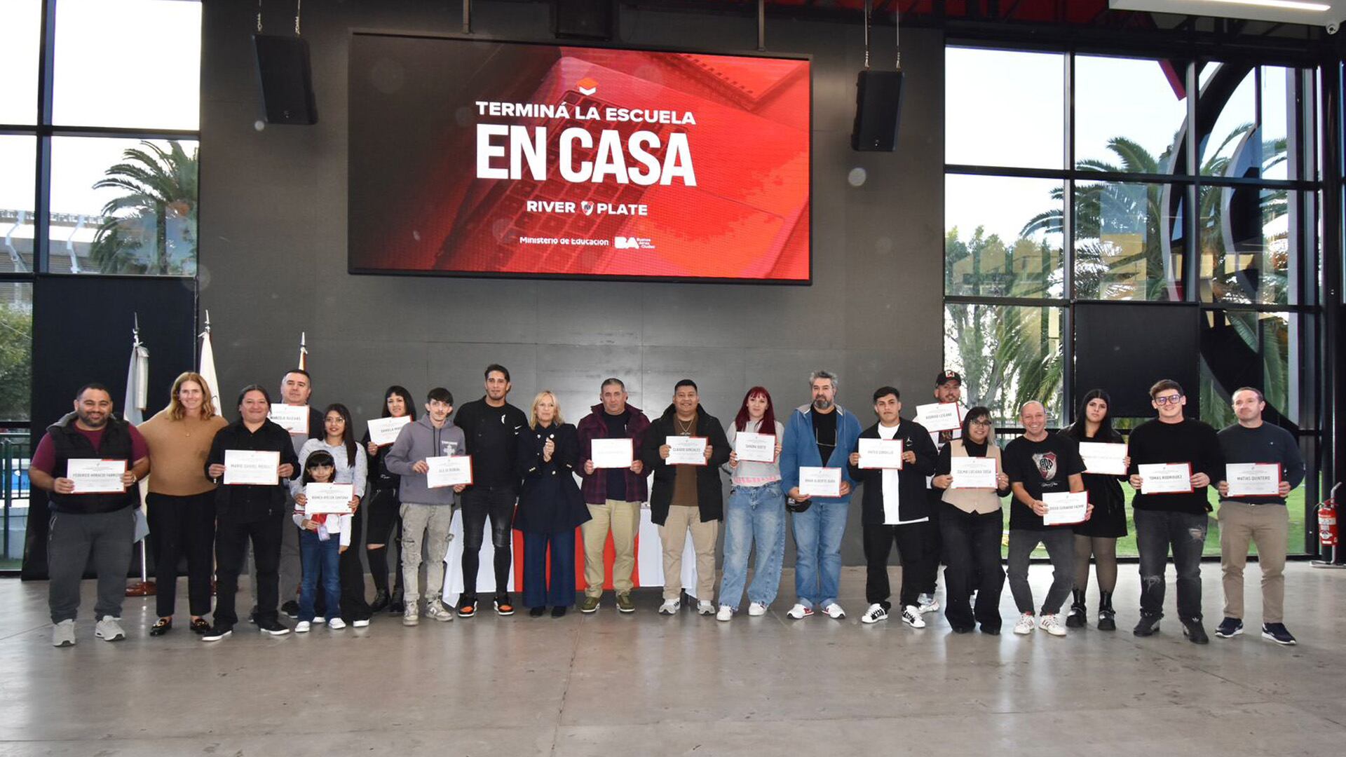 Más de 70 egresados recibieron su diploma
