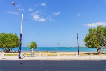 La playa El Faro de San Pedro de Macorís recibe una inversión pública para su modernización integral. (Foto cortesía Ministerio de Turismo República Dominicana)