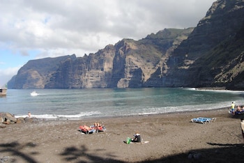 Acantilados de la Playa de los Guíos (Playas Tenerife)