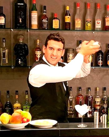 Héctor Vega, barman, sommelier y